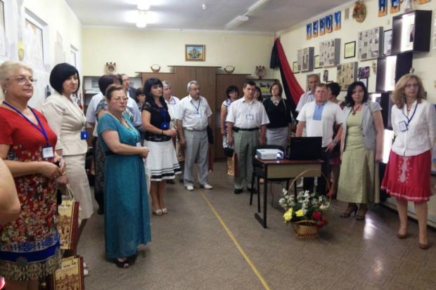 Освітяни області побували у галереї Пам'яті, яку нещодавно відкрили в гімназії | Фото: Оксана Табачук