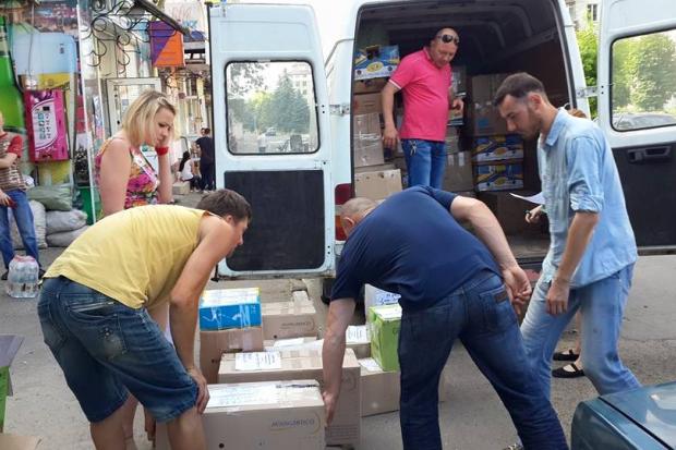 Калушани завантажили у буси все, чим поділилися люди | Фото: Калуська міська філія "Союзу українок"/Facebook