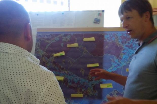 Люди поки що чекають на реакцію посадовців ОДА | Фото: Євген Гапич/Facebook