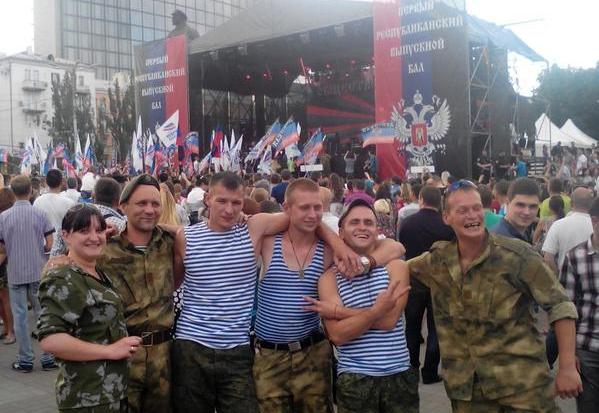 "Міністр культури ДНР" Олександр Парецький вихвалявся перед телекамерами, що випускникам окупованої Донеччини 