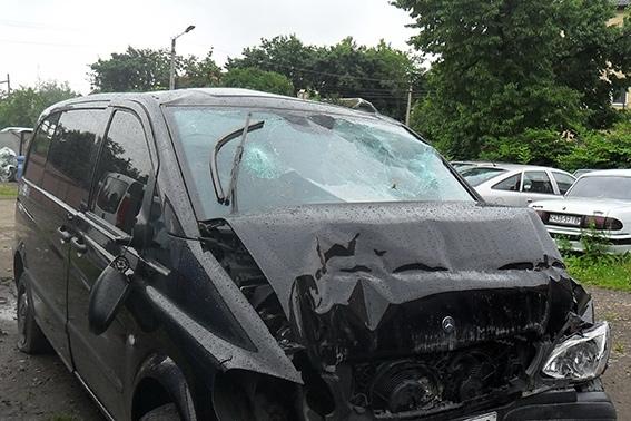 Розтрощений автомобіль після ДТП у Коломиї | Фото: прес-служба УДАІ МВС в Івано-Франківській області
 