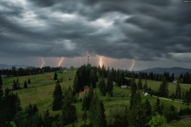 У Карпатах завтра очікують сильні опади.