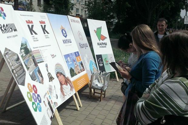 Калушани продовжують обирати логотип міста | Фото: Володимир Сакулич