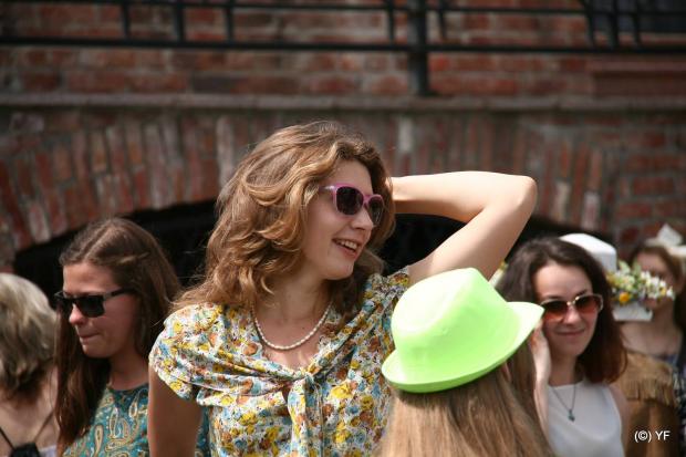 Красуні "окупували" спочатку площу "Бастіон" | Фото: Юрій Філатов