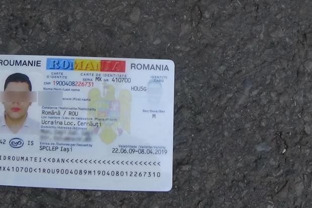 Співробітники спецслужби затримали учасників групи під час передачі через посередника пакета румунських документів | Фот