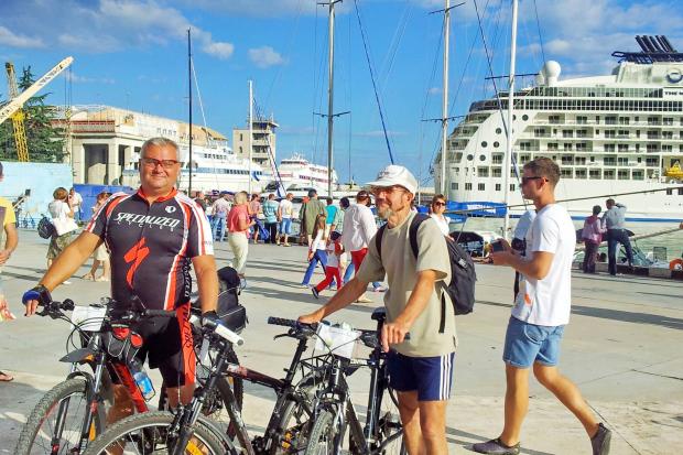 Калушани Володимир Іваницький та Михайло Довбенчук під час веломандрів Європою | Фото: Володимир Іваницький