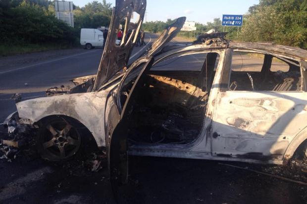 Три машини МВС були знищені. Стріляли з кулемета, РПГ і "Мух" | Фото: Мустафа Найєм