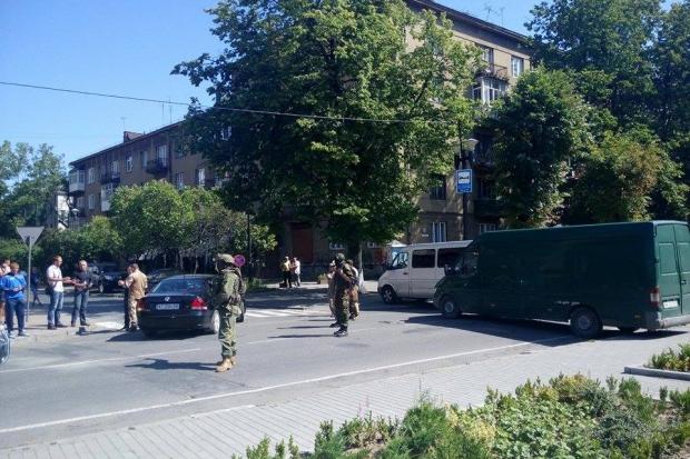 Влада і правоохоронці утримуються від розблокування центральної вулиці Івано-Франківська | Фото: firtka.if.ua