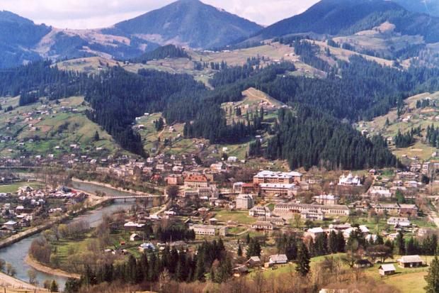 Верховина зачаровує не лише красою Карпат, а і неймовірними місцями, які можна відвідати | Фото: guide.karpaty.ua