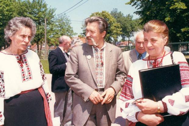 Параня Гриців-Галабурда (зліва) з Левком Лук'яненком | Фото: Архів родини Галабурд