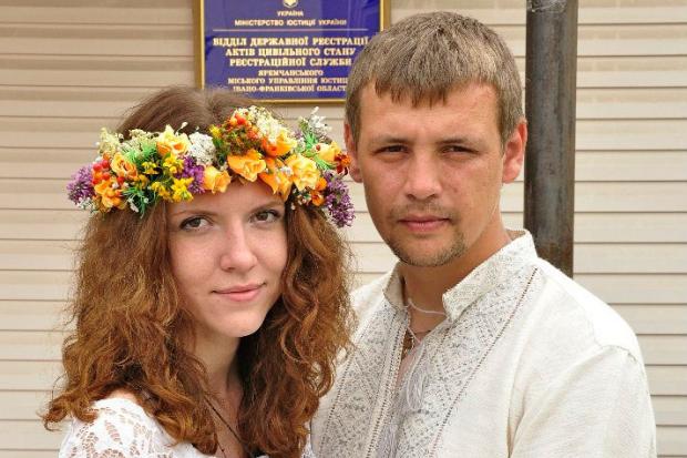 Віталій Вишнюк та його наречена Анастасія | Фото: styknews.info