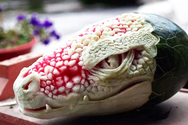 Італієць не тільки вирізає дивовижні скульптури, але і знімає процес на відео для всіх бажаючих навчитися | Фото: www.va