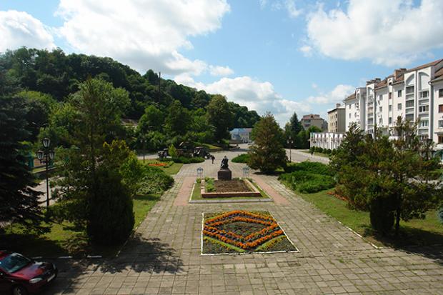 Територія площі  буде вимощена кольоровою бруківкою. | Фото: Галицька РДА