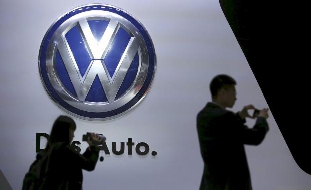 VW перехопив корону за кількістю продажів у непростий час, коли основні авторинки переживають спад | Фото: REUTERS