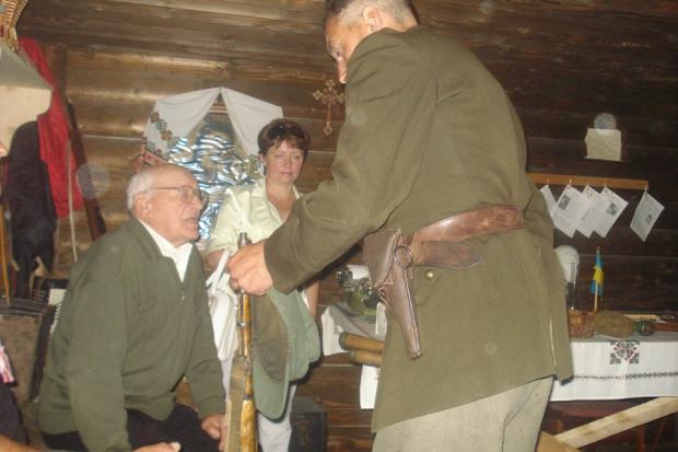 У музеї &laquo;Криївка&raquo; гостям зі Сходу розповіли історію боротьби повстанців. | Фото: Н. Кузьмин