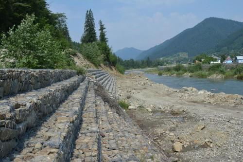 Будівництво поста передбачає укріплення 106-ти метрів берега річки з обох боків габіонними стінками | Фото: bukpravda.cv