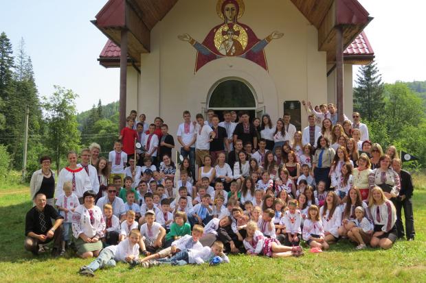 Також діти писали листи воякам АТО та підкорювали вершини Карпат. | Фото: if.gov.ua