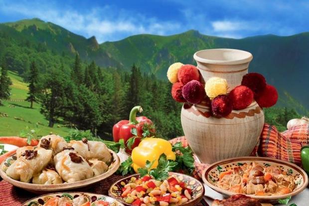 У Карпатах слід обов'язково скуштувати "дух гір" на смак. | Фото: yaremche3000