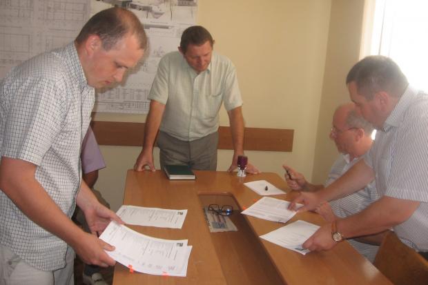 Учора громадські огранізації підписали угоди про надання грантових коштів | Фото: прес-служба Надвірнянської РДА