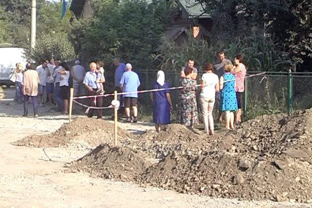 Спочатку каналізація &mdash; потім дорога | Фото: ntktv.ua
