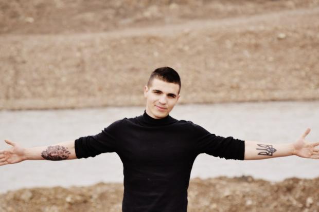 Не зважаючи на свій юний вік, Руслан зразково тренував волонтерів у бойових мистецтвах