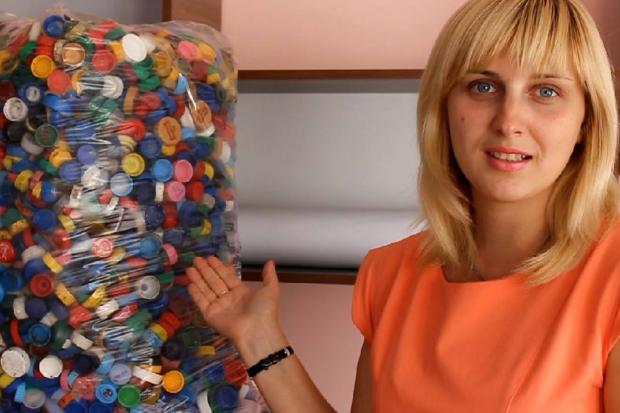 На один протез бійцеві АТО потрібно 500 тисяч кришечок-закруток. У Долині назбирали 4 кг | Фото: Леся Мураль