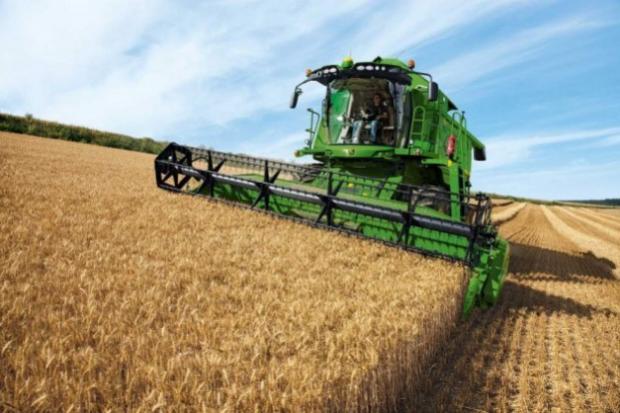 Товариство навіть виділило окремий трактор, що виїжджає на виклики від жителів сіл, які надходять на гарячу лінію ТзОВ &