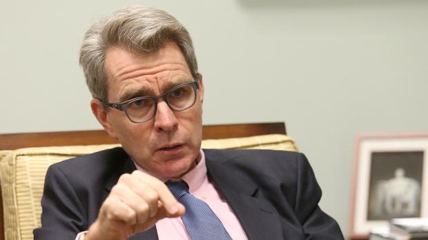 Перебуваючи на Прикарпатті, посол США піднявся на найвищу гору України | Фото: www.day.kiev.ua