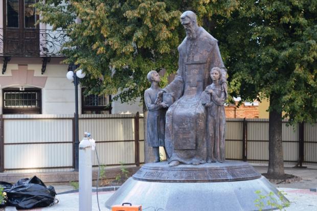 На думку історика, в Івано-Франківську варто було увіковічнити молодого митрополита Андрея | Фото: blitz.if.ua