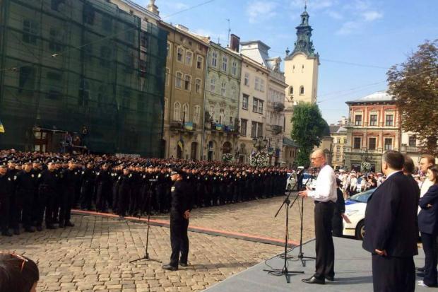 У Львові 400 нових поліцейських склали присягу | Фото: прес-служби МВС України та УНН