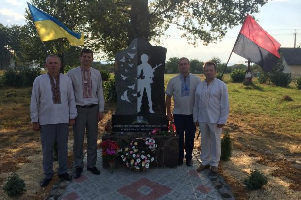  Пам'ятник звели у селі Солуків | Фото: Олександр Сич/Facebook