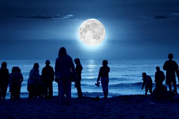 Супермісяць &ndash; це астрономічне явище, що відбувається при збігу повного або молодого місяця з перигеєм | Фото: m.rz