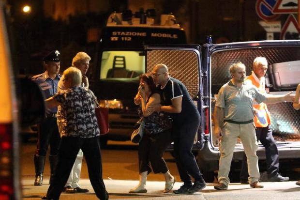 Працівники магазину кинулися на допомогу відважному чоловіку, та було пізно | Фото: gazetaukrainska.com