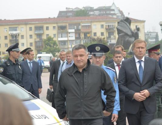 Медаль &ldquo;Захисника Вітчизни&rdquo; Арсен Аваков вручив трьом прикарпатським воїнам АТО | Фото: stanislavske.tv