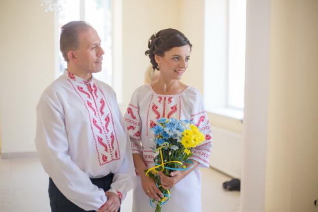 Громадянський шлюб Кавуличі оформили в Городенці, а вінчалися у франківській церкві Царя Христа на Майзлях | Фото: repor