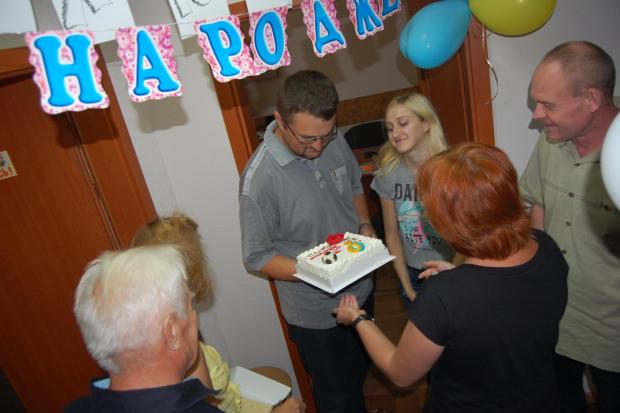 Колеги привітали Миколу Волкова з поверненням та з Днем народження | Фото: Репортер/Facebook