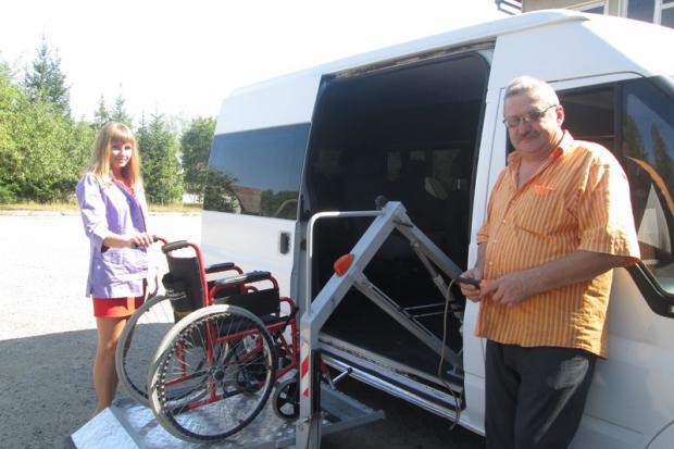 Автомобіль надає змогу покращити надання реабілітаційних послуг дітям Косівського району. | Фото: kosiv.info