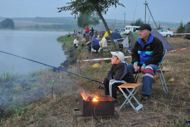 Складність змагань полягає в тому, що основні години ловлі припадають на ніч | Фото: прес-служба ПАТ "Прикарпаттяоб