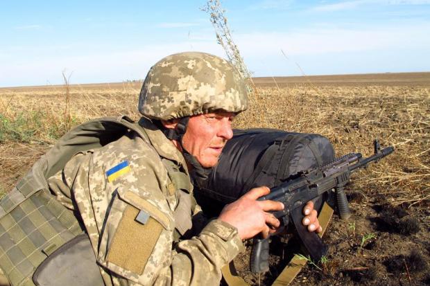 Хлопці вчаться відбивати атаки ворога, займати позиції, підтримувати один одного вогнем | Фото: Тарас Грень