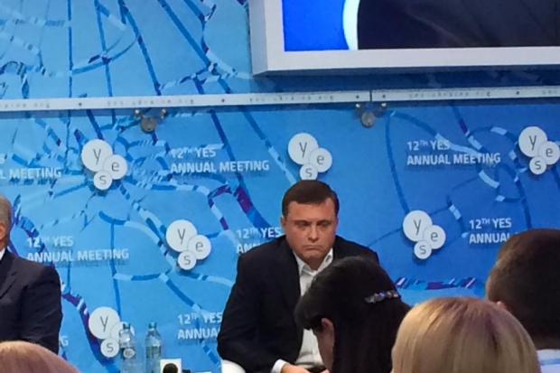 Сергієві Льовочкіну не дали оголосити хвилину мовчання за Героями "Небесної сотні" | Фото: Katja Smagliy/Faceb