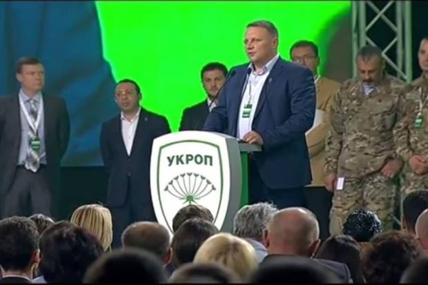 "Розходження в мене також з тими, хто почав арешти активістів Майдану, при цьому заморозивши розслідування злочинів