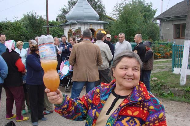 Такою є вода у сотні криниць села Верхня | Фото: rda.if.ua