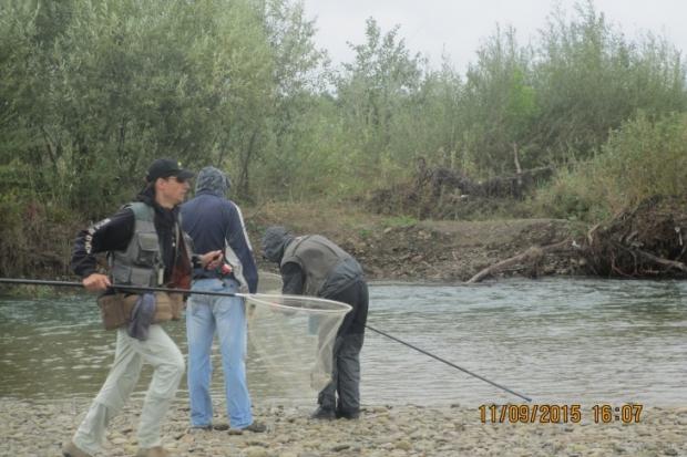 Спортивні змагання з риболовлі проходили під контролем представника Івано-Франківськрибоохорони | Фото: kurs.if.ua