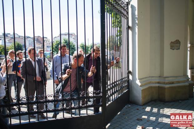 У суботу о 19 годині активісти закликають франківців долучитися до толоки й прибрати територію довкола пам'ятки від