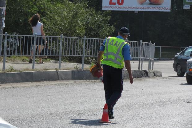  З обох в&rsquo;їздів через міст виставлені наряди інспекторів ДАІ, які регулюють потік автомобілів  | Фото: прес-служба