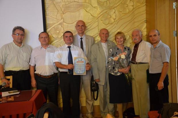 Науковців з Франківська відзначили премією у 2000 грн. | Фото: ifnmu.edu.ua