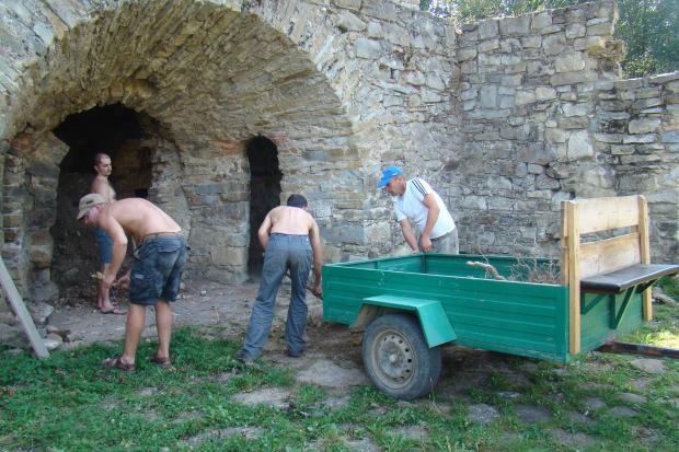 ТТ "Карпатські Стежки" продовжили роботи по облаштуванню відпочинкової зони на території архітектурної памятки