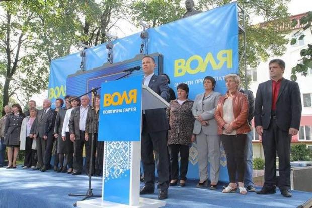 У Болехові Дерев'янко представив 25 кандидатів, які балотуватимуться під час виборів до органів місцевої влади всіх