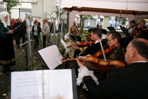 Ця пам&rsquo;ятка архітектури займає площу 1,4 га в середмісті Івано-Франківська, де будівлі належать ТзОВ &ldquo;Карпат