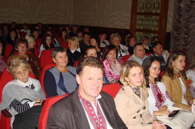 Посадовці подякували освітянам за вагомі здобутки, за наполегливу працю, побажавши мирного неба над головою, міцного здо